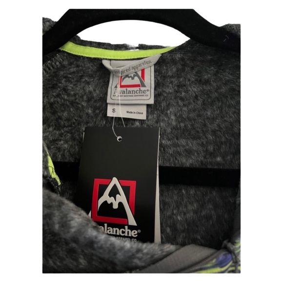 NWT Pullover with Hood jacket - Picture 4 of 5